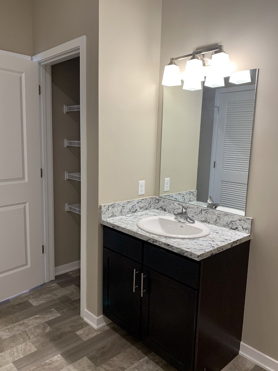 Ashton Flats bathroom