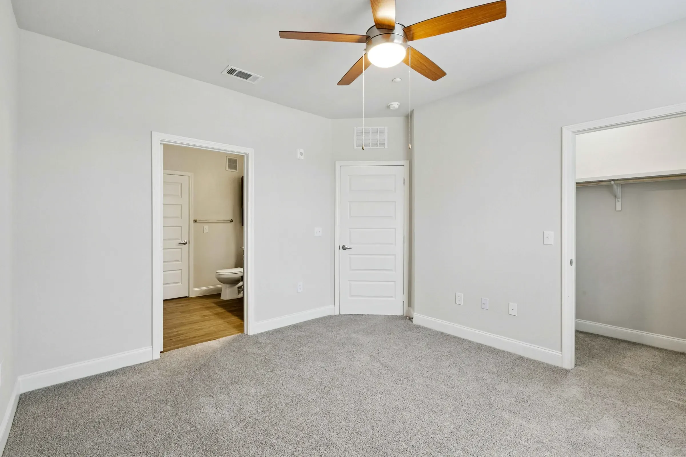 Sherwood Oaks gallery image
