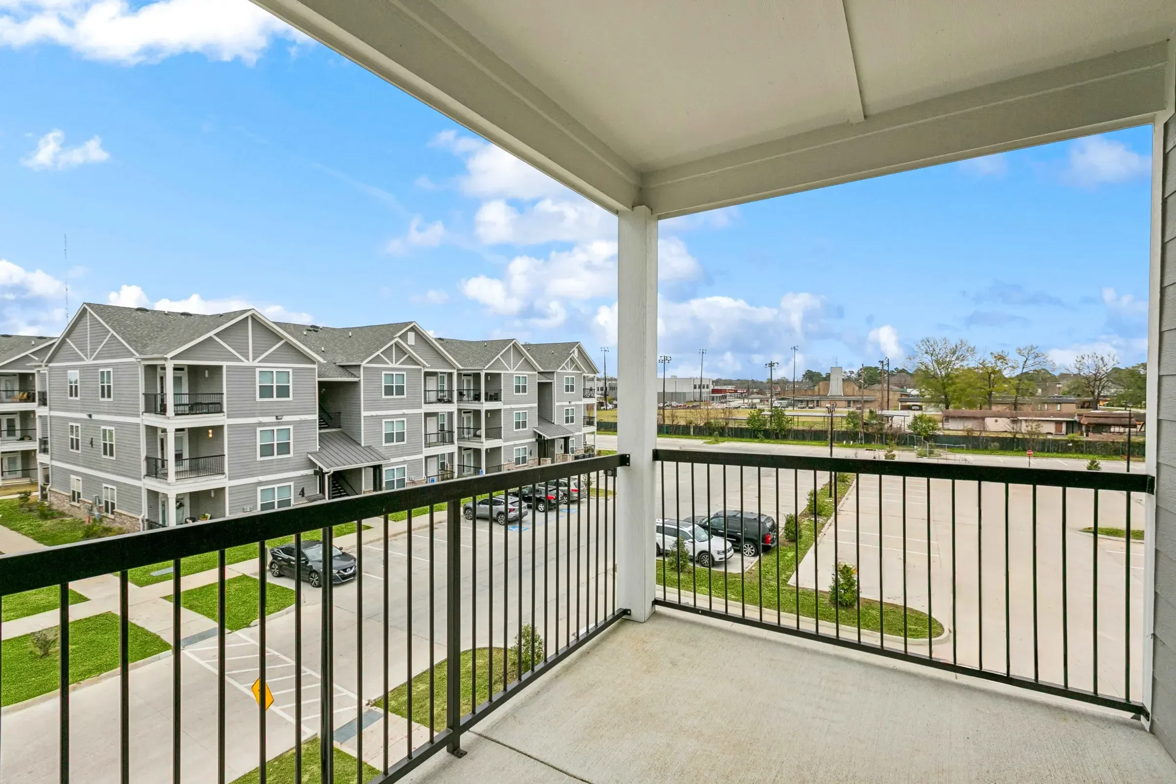 Sherwood Oaks gallery image