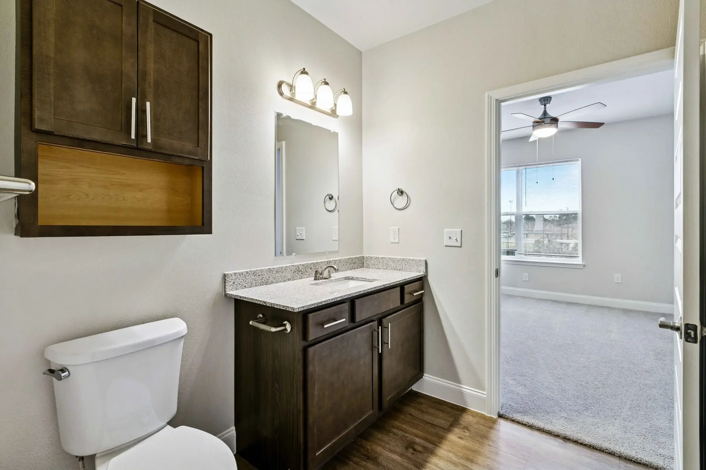 Sherwood Oaks gallery image