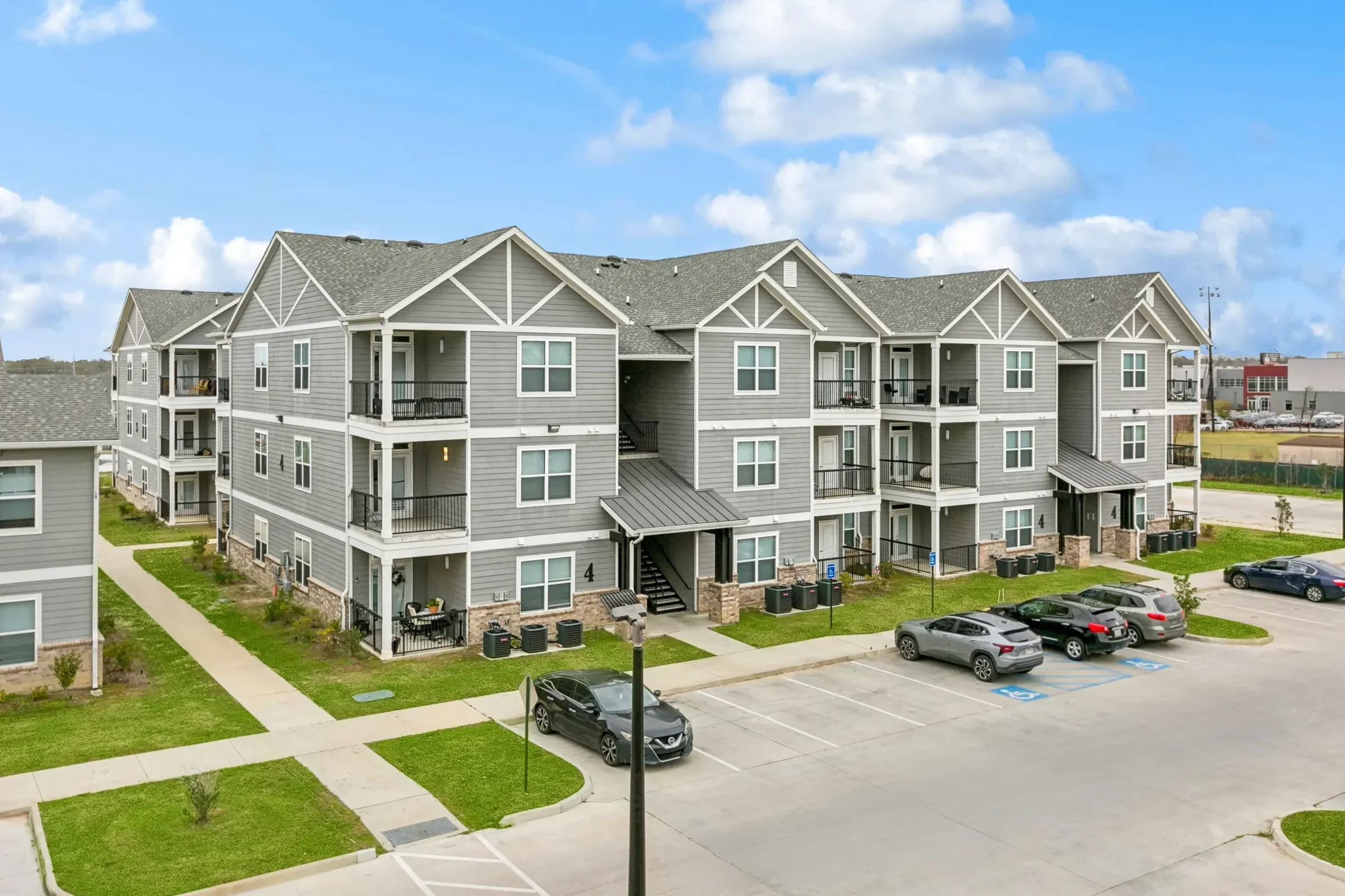 Sherwood Oaks gallery image